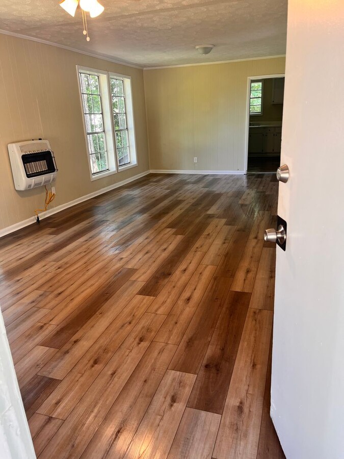 Photo - 209 E 5th St