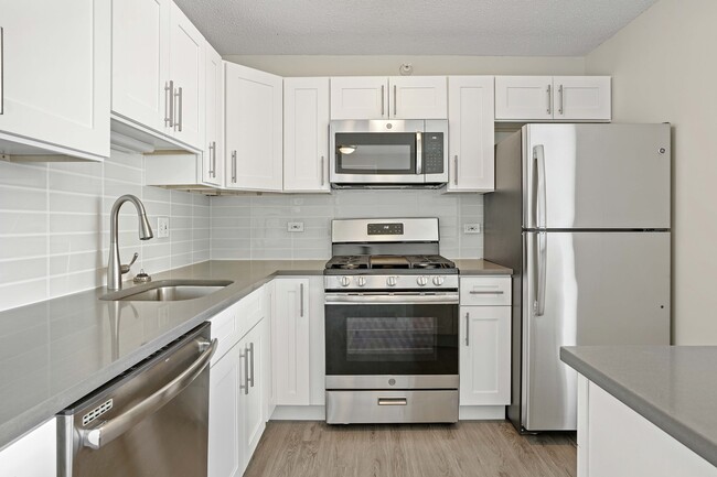 Photo - 598 N State St