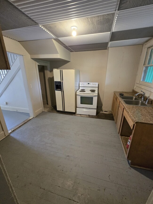 Photo - 1925 Foster Ave