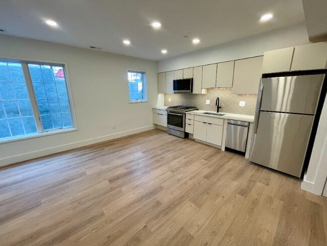 716 L St SE Unit 101