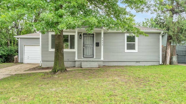 Building Photo - 3 bed/1bath! Fully remodeled! Rental