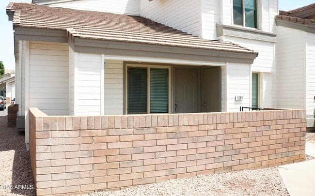 Building Photo - 2201 N Comanche Dr