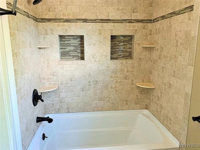 Building Photo - 123 Ava Ln