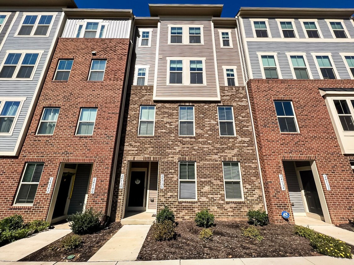 Luxury 3 Bedroom 2.5 Bathroom Brick Townho... - Luxury 3 Bedroom 2.5 Bathroom Brick Townho...