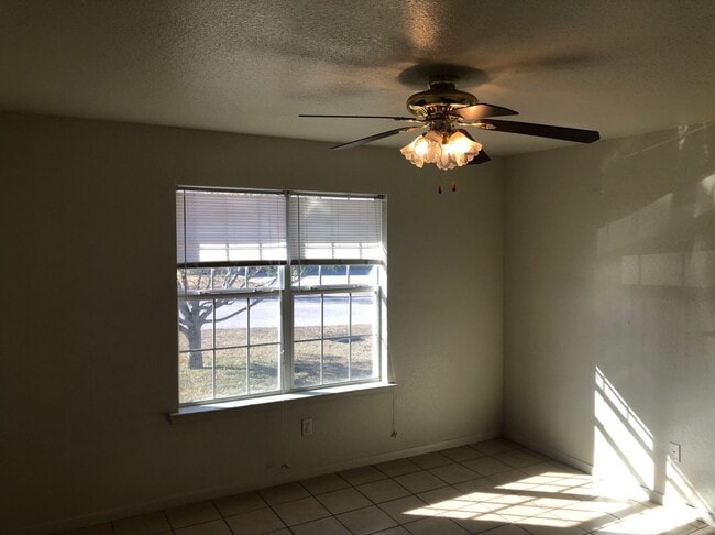 Photo - 403 Justin Ln Unidad A