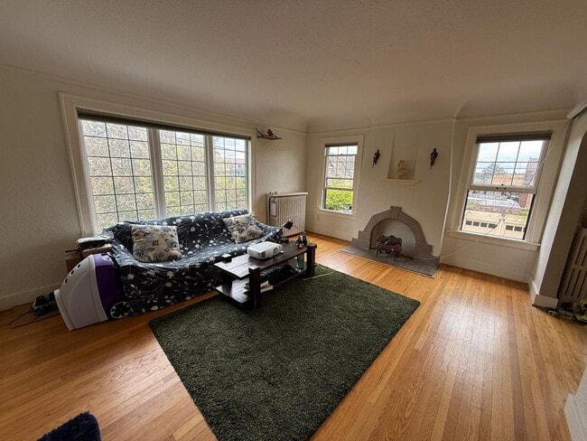 Photo - 1 Bed 1 Bath Top Floor Wallingford Condo! Unit 4