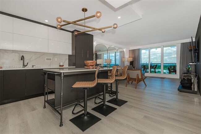 Photo - 2301 Collins Ave Unidad 1134 Rental