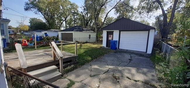8662 Ford Ave