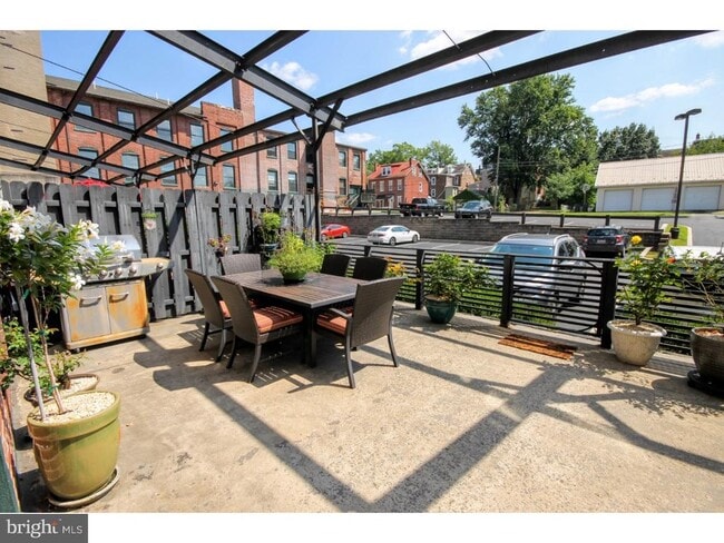 Building Photo - 200 Lincoln Ave Unit 124