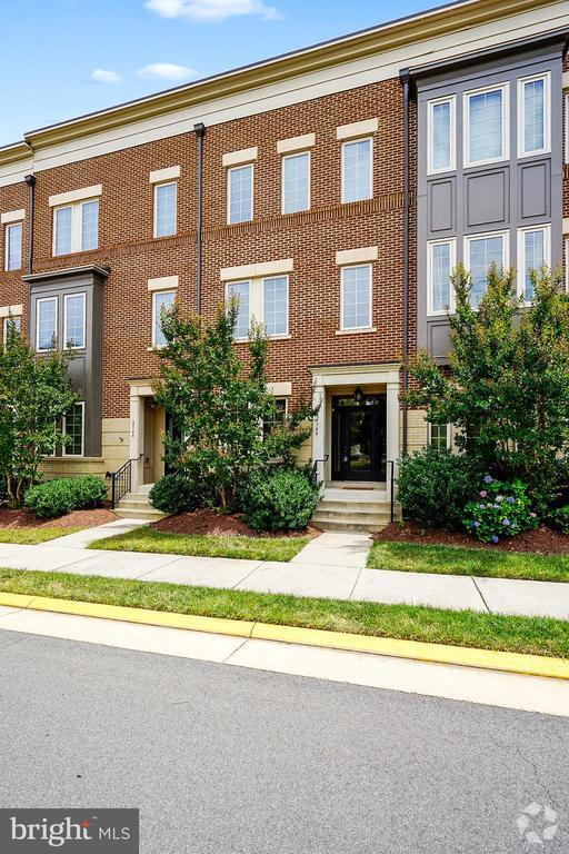 Building Photo - 22788 Sagamore Square Rental
