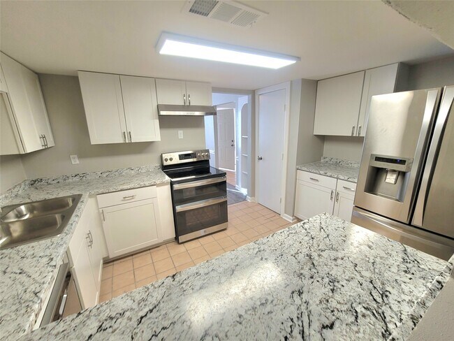 Photo - 5920 Arncliffe Dr