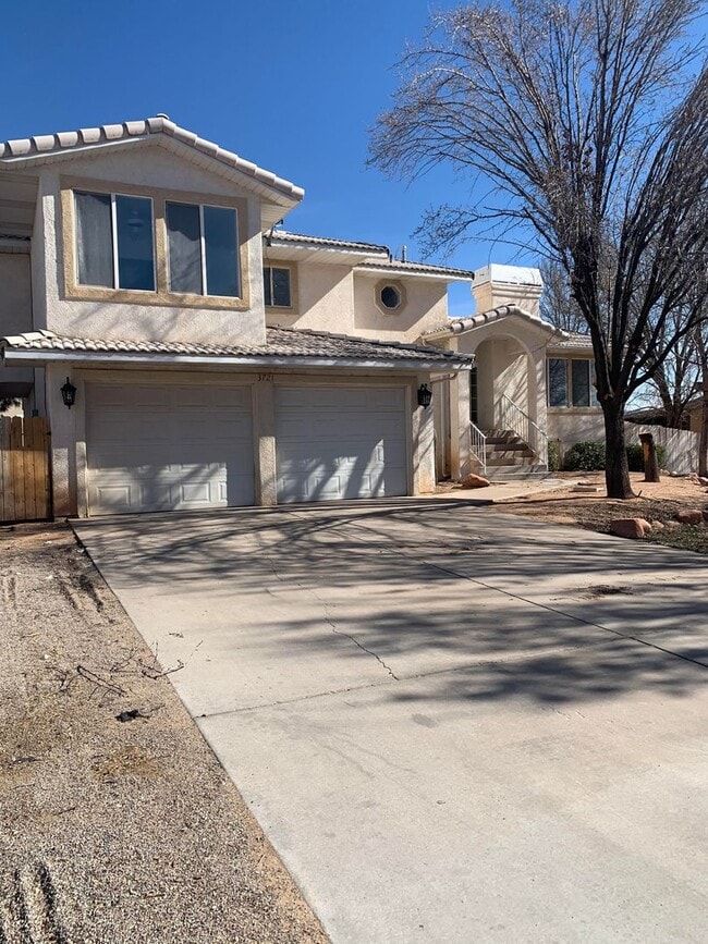 Photo - 4 Bedroom Home In Bloomington With RV Parking