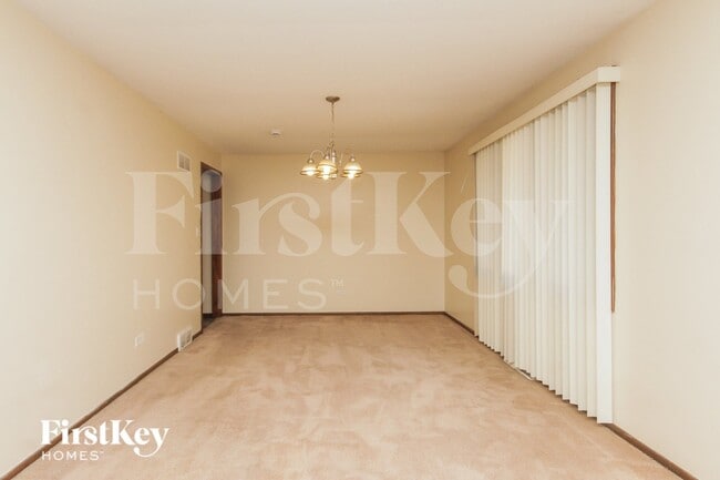 Photo - 18428 Lange St