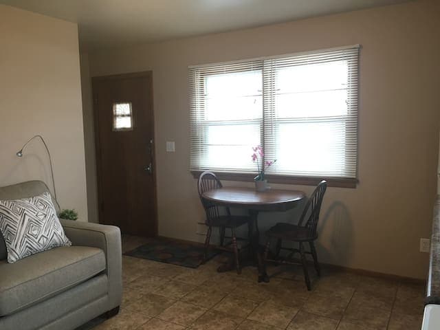 Building Photo - 605 2nd St NW Unit 605