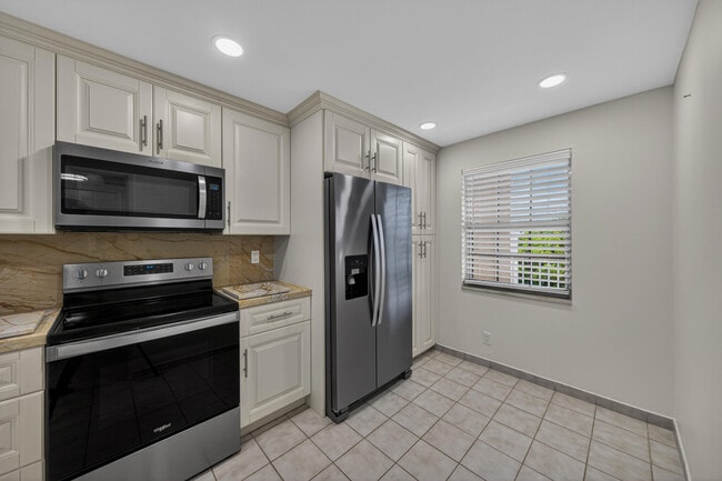 Photo - 3503 Oaks Way Unit 505