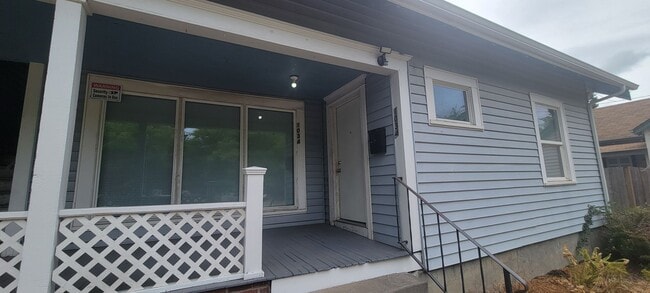 Photo - Downstairs unit @1034 NE Davis St - Lowere...