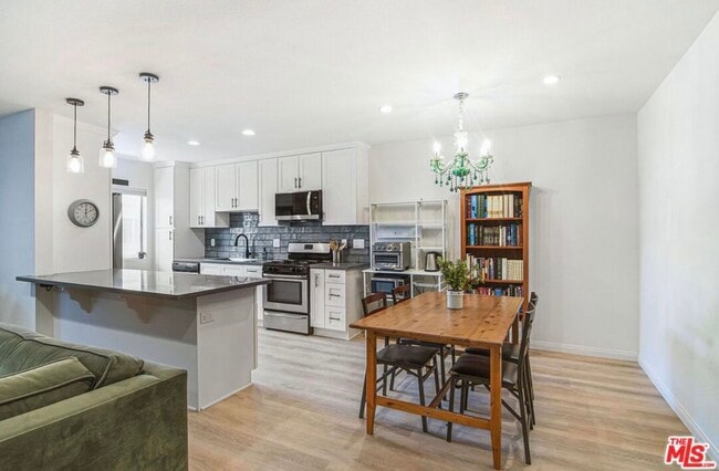 Building Photo - 4358 Mammoth Ave Unit 4358 Mammoth Ave. #26