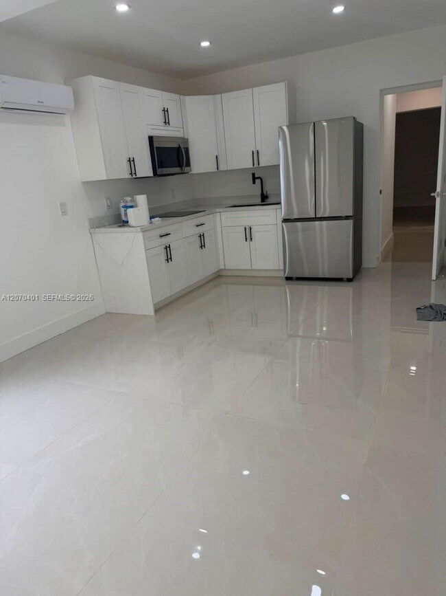 Photo - 861 E 33rd St Unidad 1