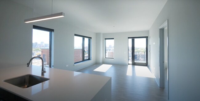 Photo - 1041 W Addison St