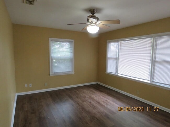 Photo - 203 S Ave A