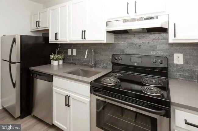 Building Photo - 1038 N Calvert St Unit 4 Rental