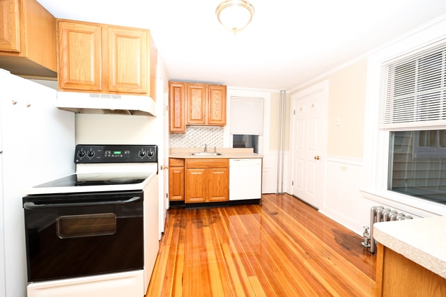 Photo - 32 Sheppard Ave