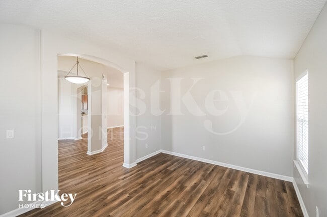 Photo - 2402 Bentshire Dr