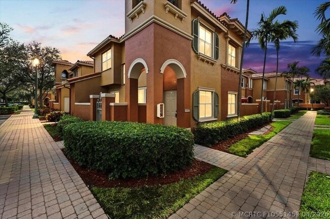 4903 Schooner Dr