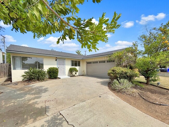 Building Photo - Stunning 3BD/1.5BA House in Clairemont Mes...
