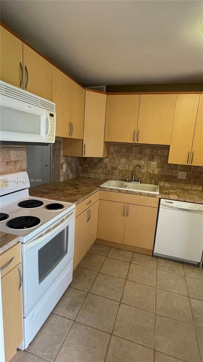 Photo - 110 Lake Meryl Dr Unit 216