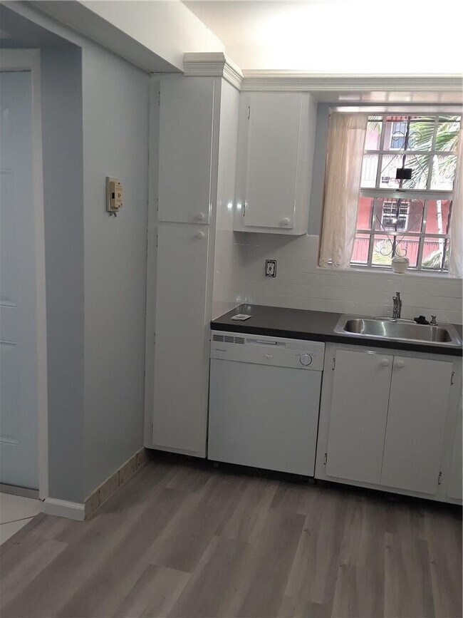 Photo - 660 Tennis Club Dr Unidad 208