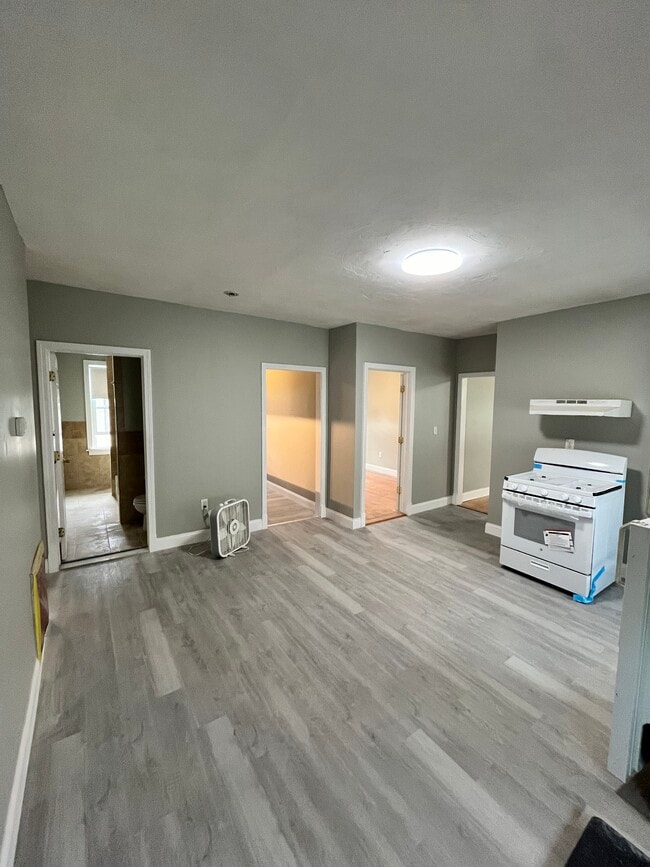 Building Photo - 16 Vale St Unit 3