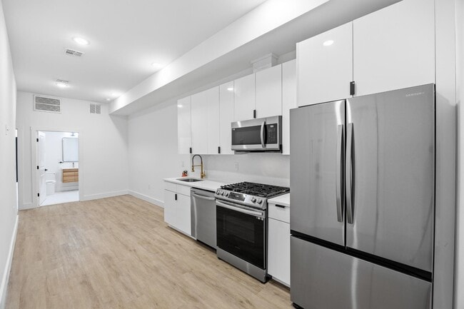 Building Photo - 234 Webster Ave Unit 1R