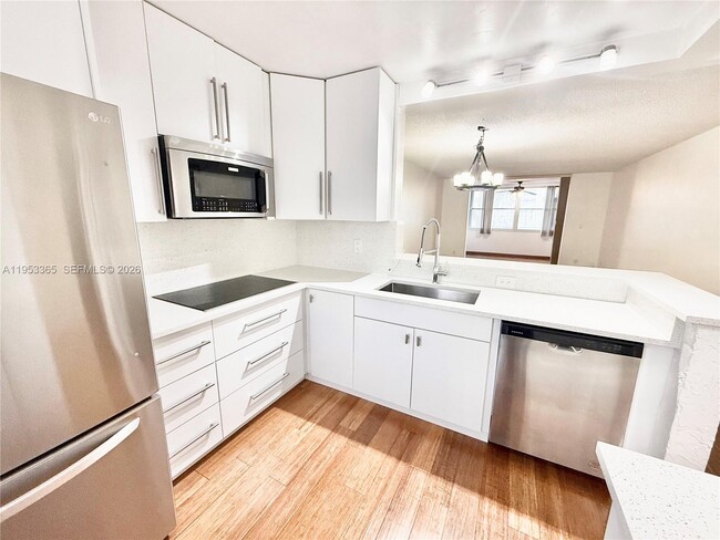 Photo - 901 NE 14th Ave Unit 104