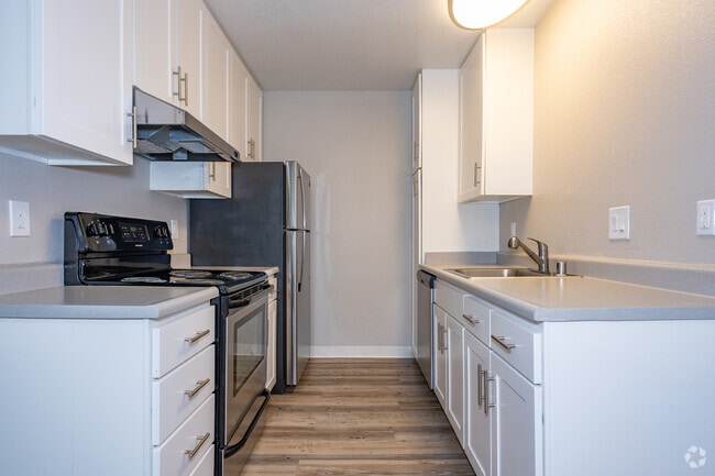 Willow 2BR, 1BA - Kitchen