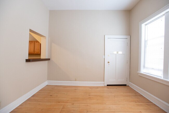 Photo - $1045– 1 BR, 1 BA Apartment, Heat Included - 1603 N Van Buren
