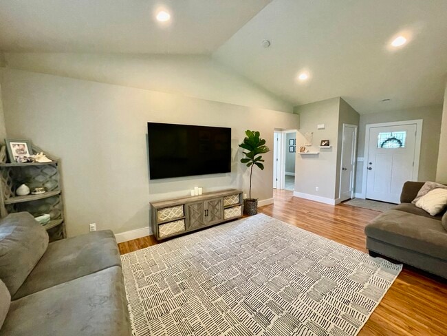 Sala de estar - 627 N 3rd St