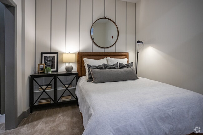 1 BR, 1 BA - 715SF