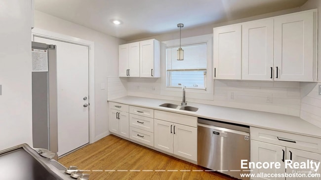 Building Photo - 25 Greycliff Rd Unit 1 Rental