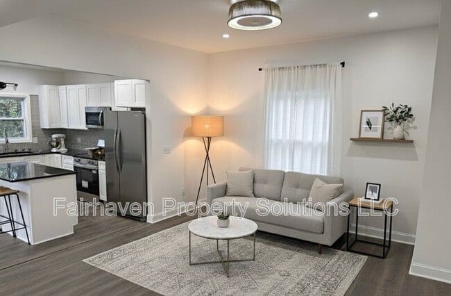 Photo - 2827 E 5th Ave