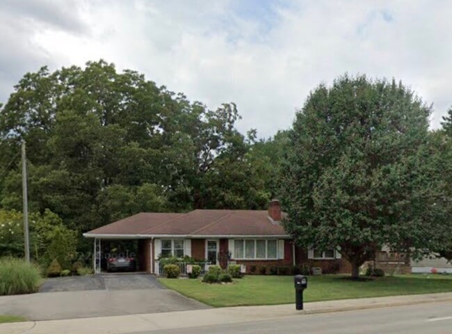 Building Photo - 1123 Franklin Turnpike