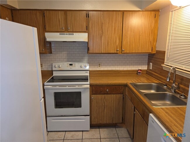 Photo - 900 Ticonderoga Dr