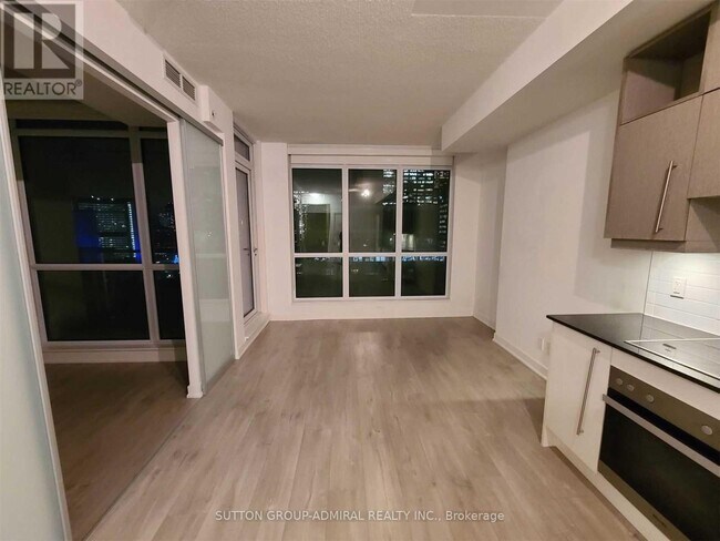 Photo - 199 Richmond St W Unité 2003