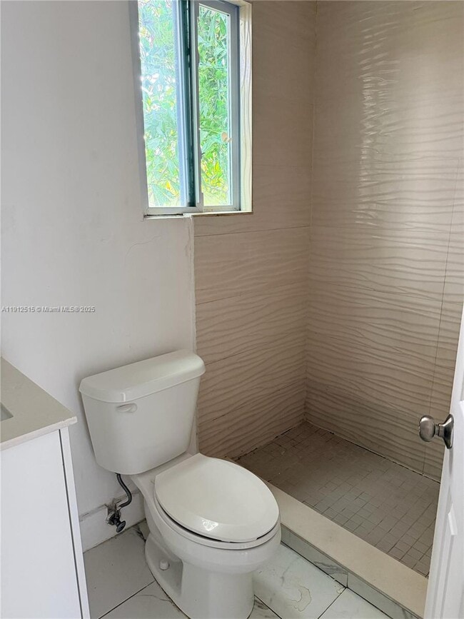 Photo - 1652 Madison St Unit 5