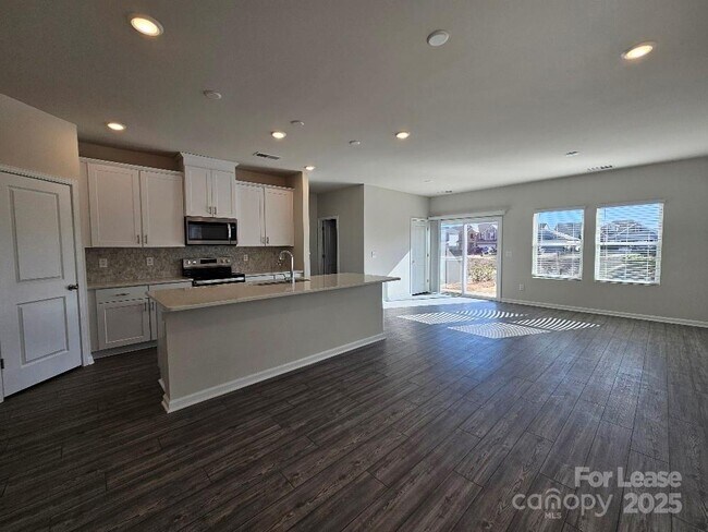 Photo - 5213 Brailey Cir