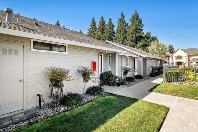 Santa Paula Commons Senior Property