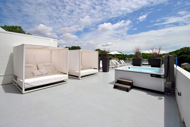 Sundeck - The Harrison