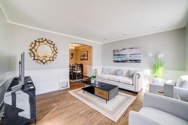 Photo - 9828 S Yates Blvd Unit ID1306462P