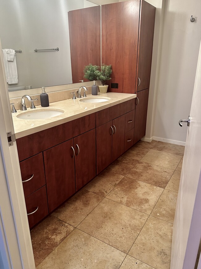 Primary Bathroom with Tub/Shower combo - 7147 E Rancho Vista Dr Unit 4009