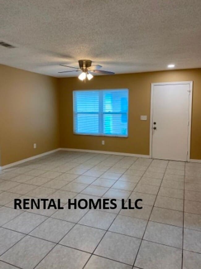 1215 Sophie Blvd